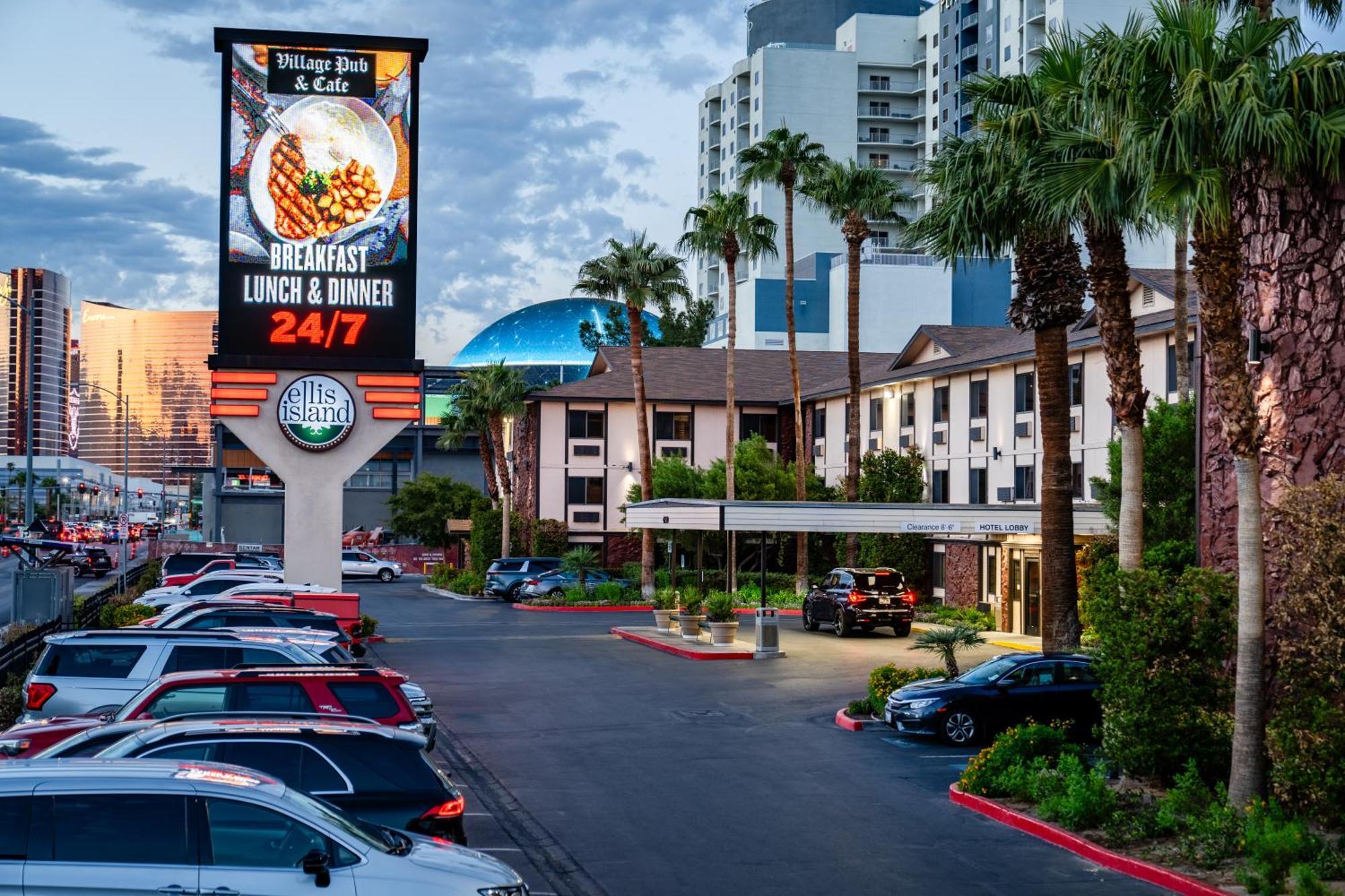 Ellis Island Casino & Brewery 3*